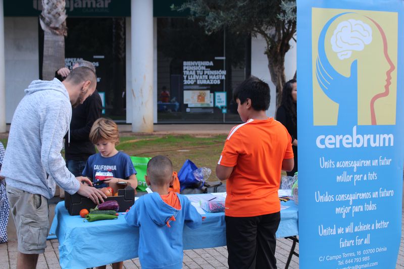 Niños y niñas aprenden sobre el daño cerebral y la alimentación saludable en el programa ‘Pa...