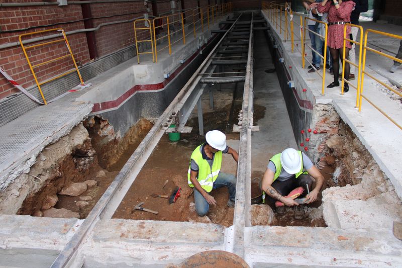 Interior en obras de los talleres de la estación de tren de Dénia