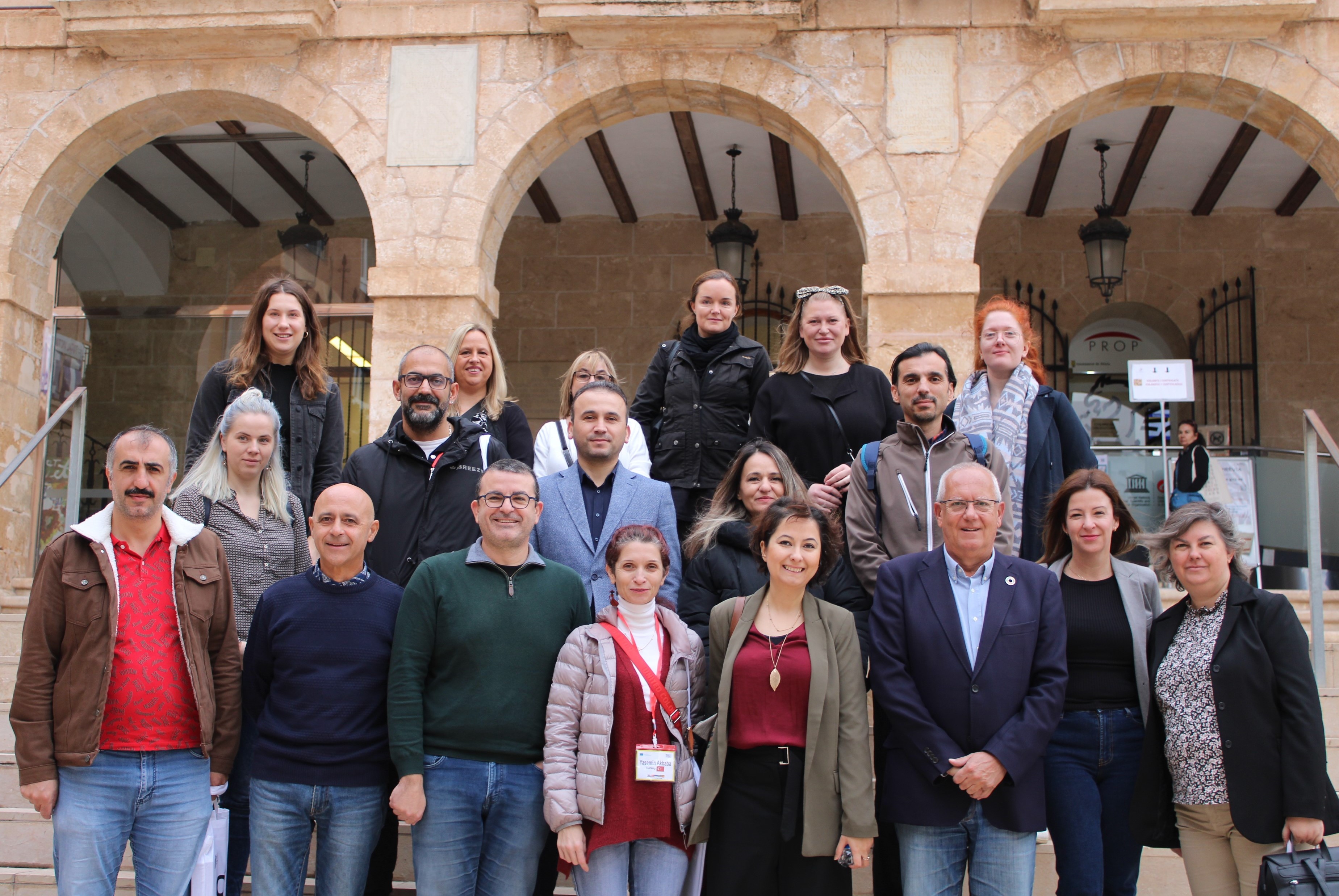  Profesores y monitores de Turquía, Reino Unido, Estonia y Suecia del programa Erasmus+ de la Xara visitan el Ayuntamiento de Dénia 