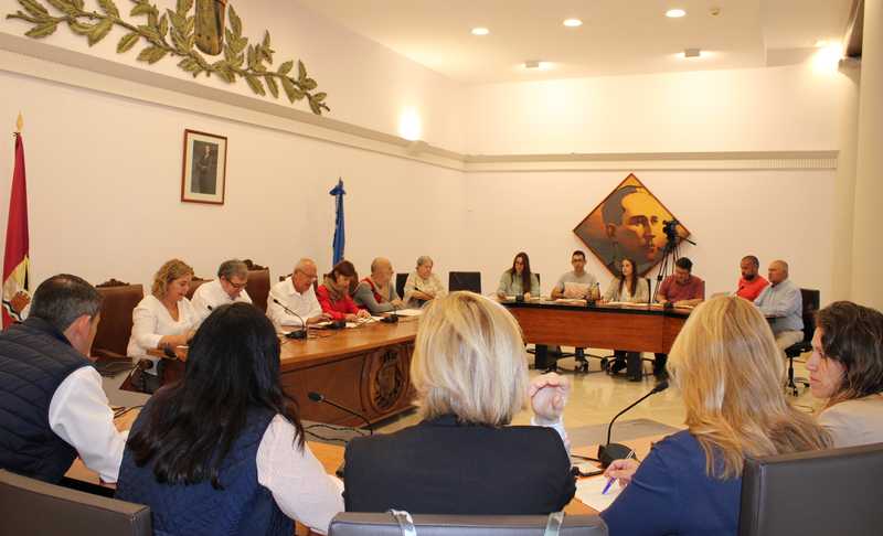 Los grupos políticos del Ajuntament de Dénia consensuan un paquete de mejoras del servicio d...