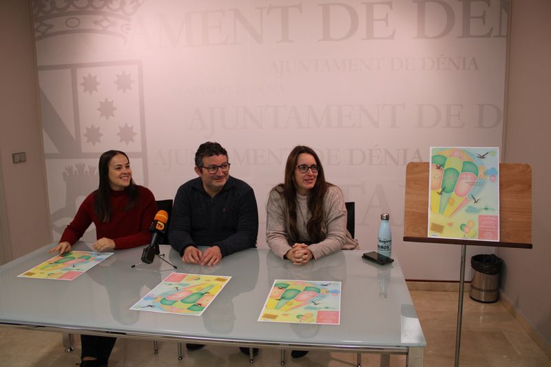 Los disfraces vuelven a las calles de Dénia con un “Carnaval por las nubes”