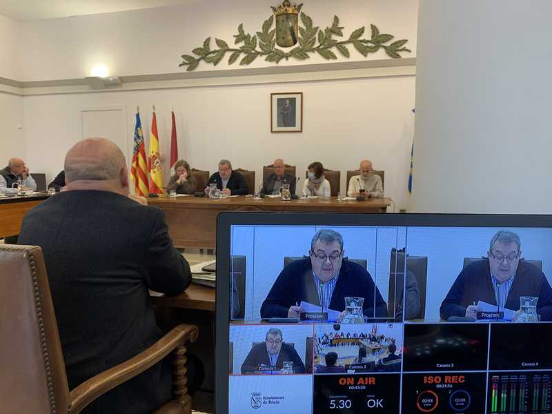 La paralització de la partició en la platja de les Deveses i el pressupost municipal per a 2...