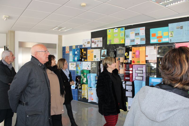 La consejera de Educación, Raquel Tamarit, visita la IES Sorts de la Mar para conocer el pro...