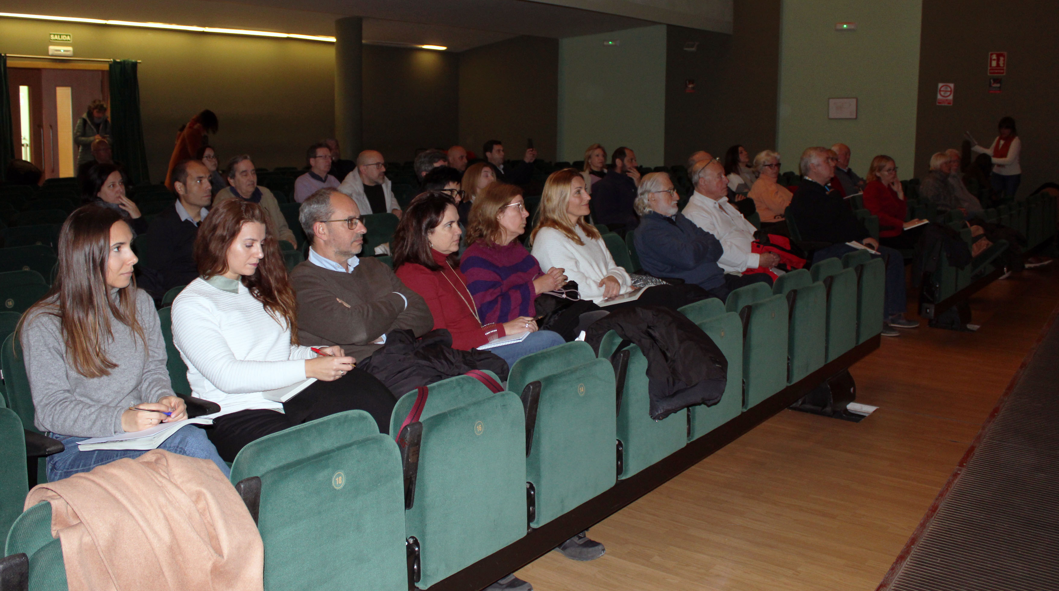 La Direcció General d’Urbanisme explica als residents estrangers de Dénia el procés de legal...