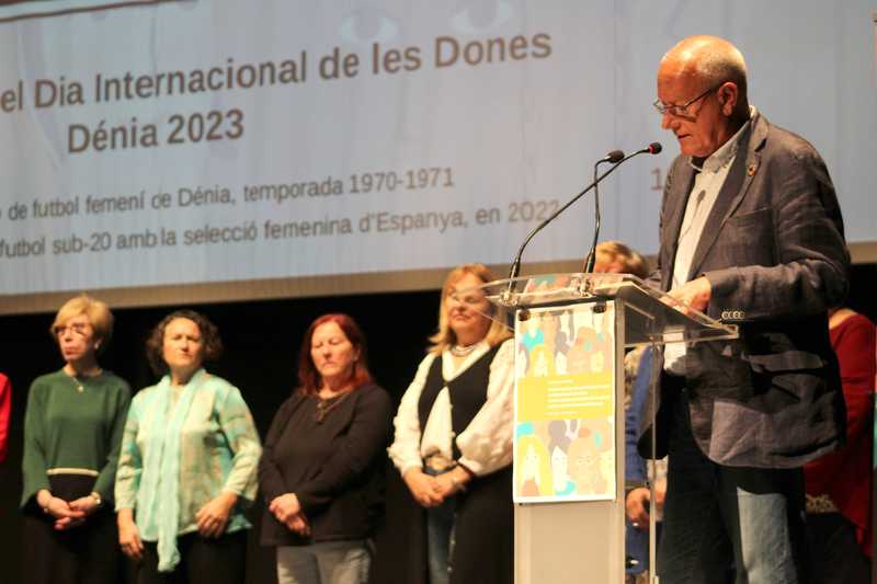 Dénia homenajea las pioneras del fútbol femenino en la ciudad