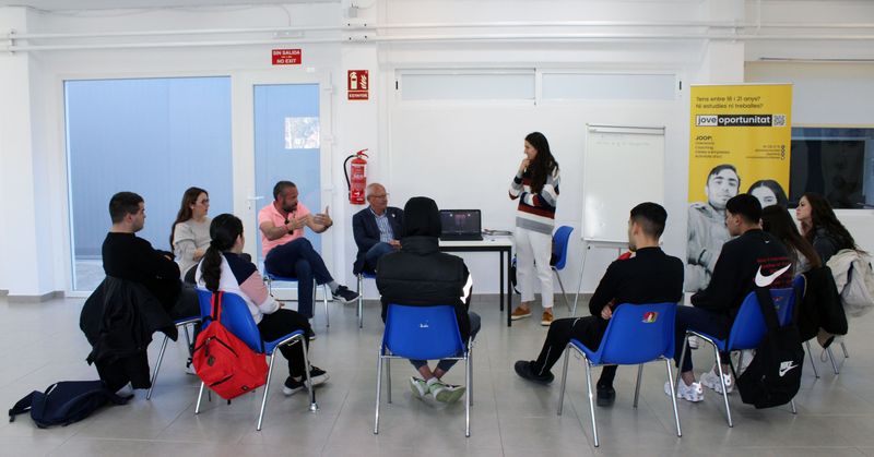 Los jóvenes de Dénia pueden asistir de forma gratuita al curso de orientación y motivación l...