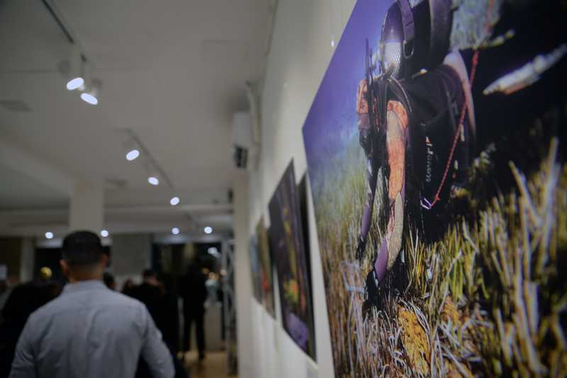 La exposición colectiva “El arte de la posidonia” empieza su itinerancia en Cambrils