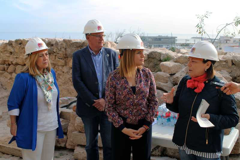 El front marítim emmurallat del Castell de Dénia va prenent forma amb els treballs de restau...