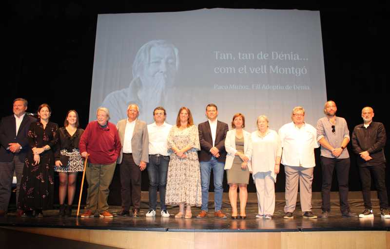 Paco Muñoz recibe la distinción de hijo adoptivo de la ciudad de Dénia
