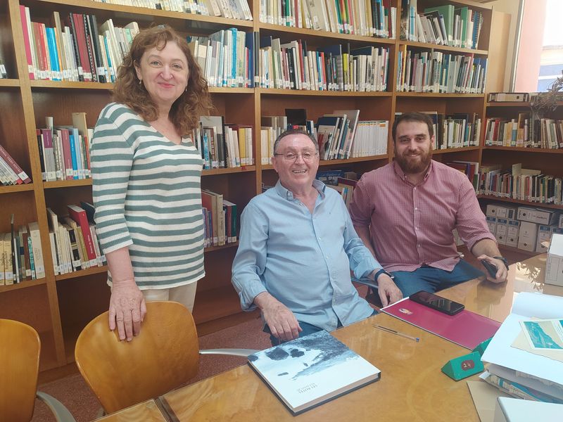  De izquierda a derecha, la archivera municipal Rosa Seser, José Martí padre y José Martí hijo 