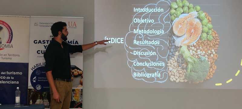 Alumnat de la segona promoció de Gastronomia i Arts Culinàries de la Universitat d'Alaca...