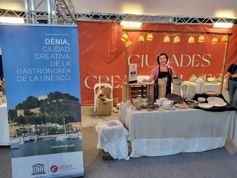Dénia porta el fang de la Marina Alta a la gran festa ceràmica de Manises