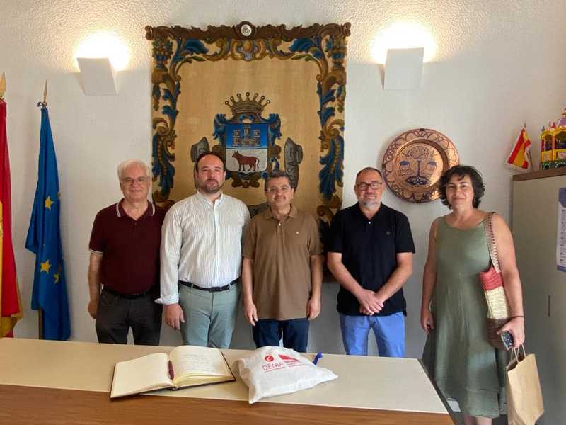 Dénia porta el fang de la Marina Alta a la gran festa ceràmica de Manises