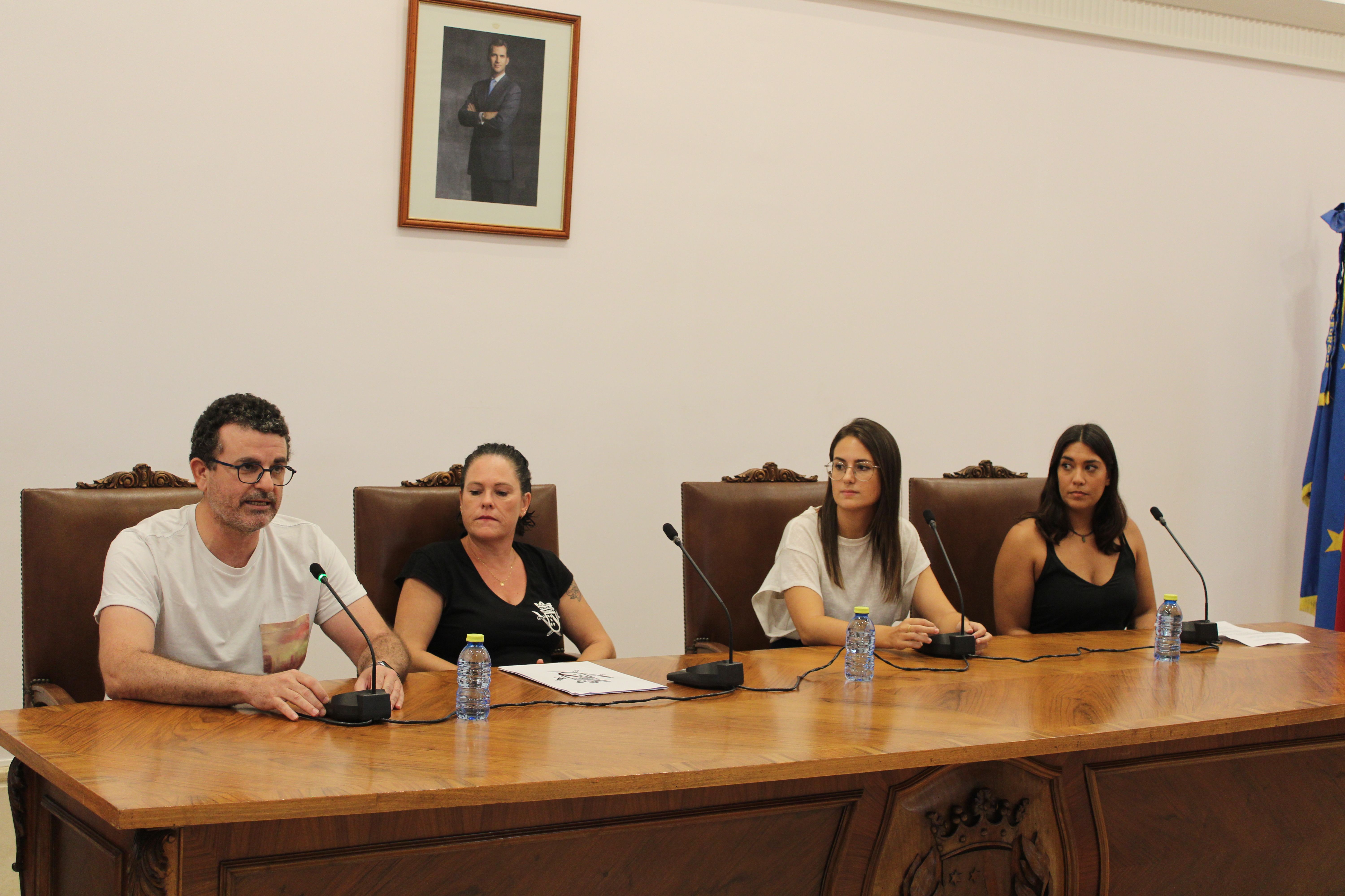 Presentació de la processó “De quan los moros arribaren al Saladar” en l’Ajuntament de Dénia