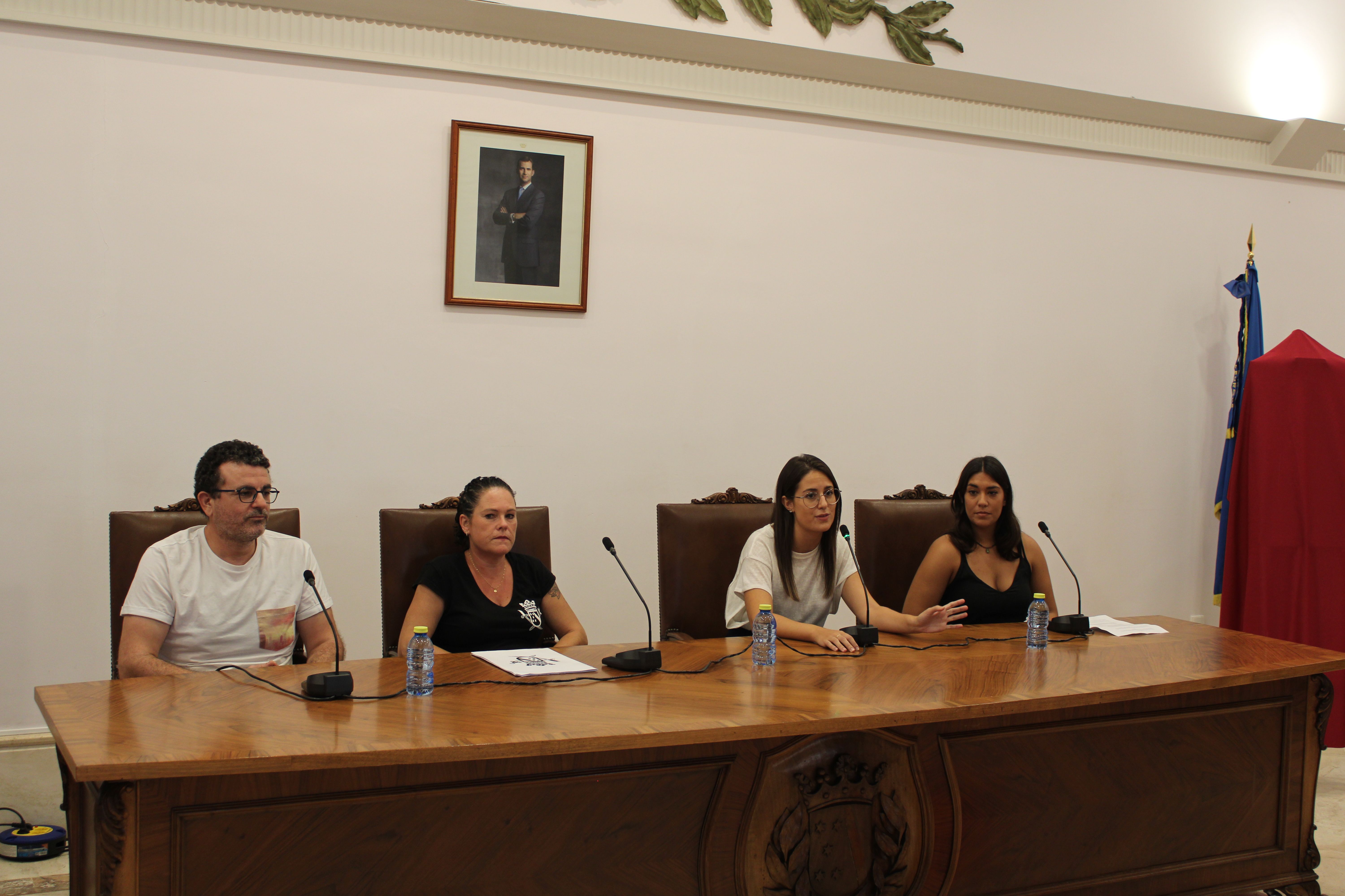 Presentació de la processó “De quan los moros arribaren al Saladar” en l’Ajuntament de Dénia