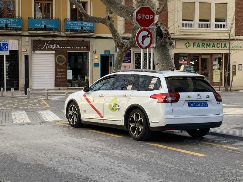 El ple de Dénia acorda per unanimitat l'actualització de les tarifes del servei de taxi