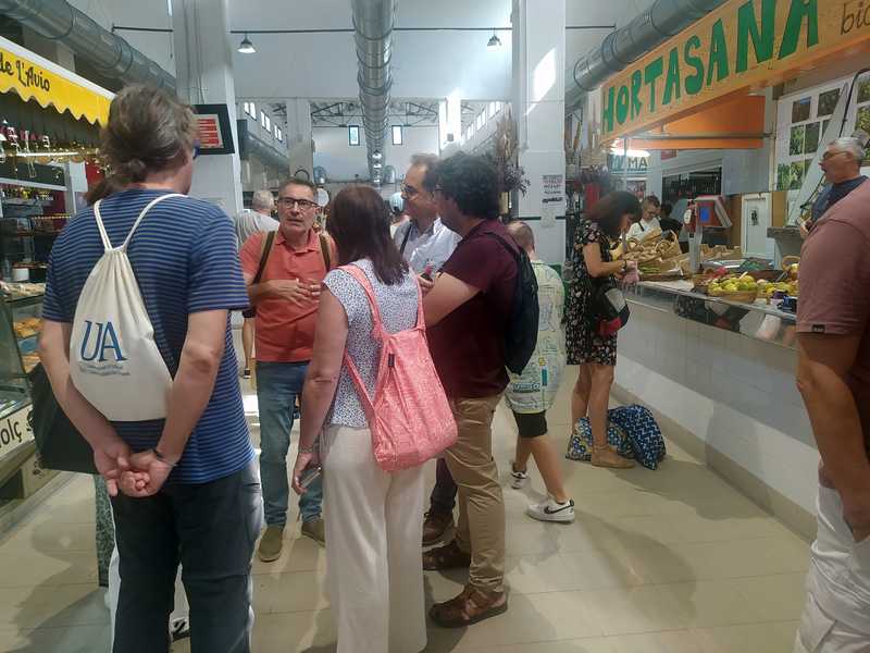 Geògrafs de tota Espanya s’interessen per l’urbanisme i la gastronomia de Dénia