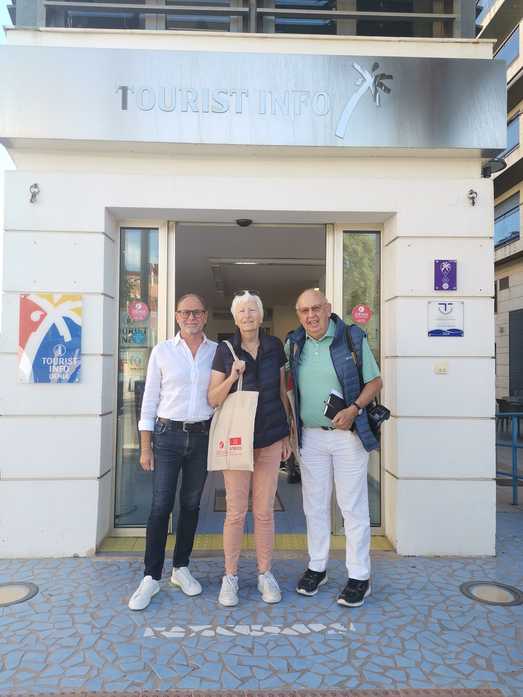 Turisme Dénia organitza la visita a la ciutat d'un equip de la revista de tendències de ...