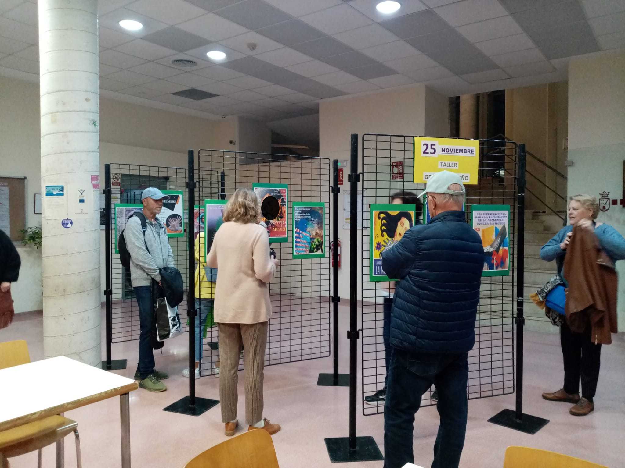 Obertura de l’exposició de cartells sobre el Dia Internacional de l’erradicació de la violèn...