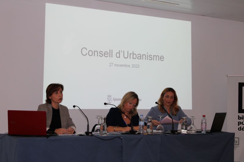 Foto El Ajuntament aborda la regulación de las viviendas turísticas en Dénia con un diagnóstico d...