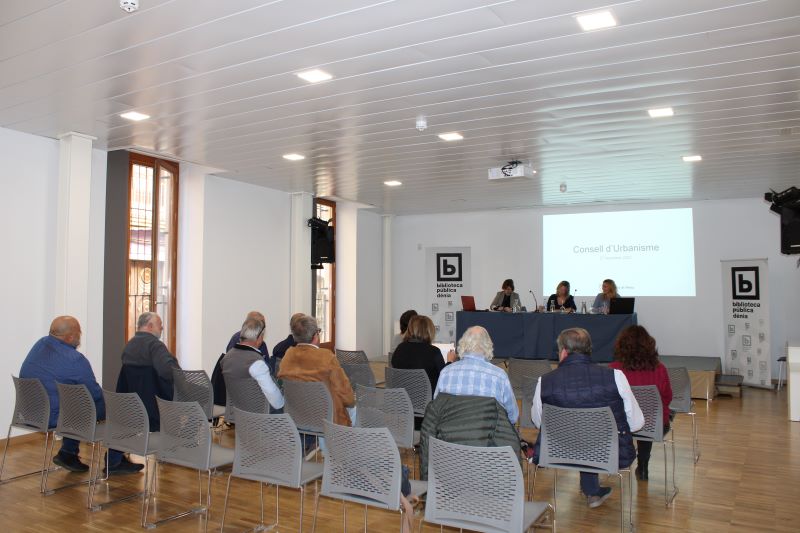  El Ajuntament aborda la regulación de las viviendas turísticas en Dénia con un diagnóstico de la actual situación elaborada por la Universidad de Alicante 