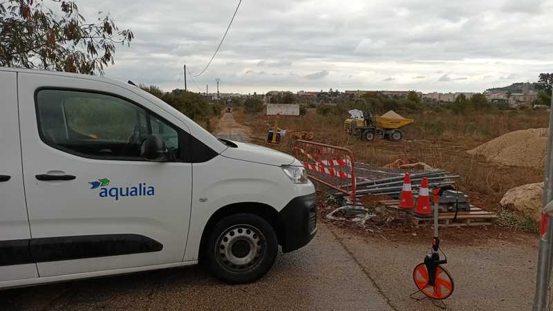 Obres per a connectar els dos nous centres sanitaris de la Pedrera a la xarxa de clavegueram