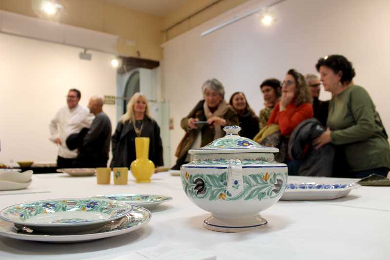 L'exposició ‘Plats de Manises’ arriba al Centre d’Art l’Estació de Dénia