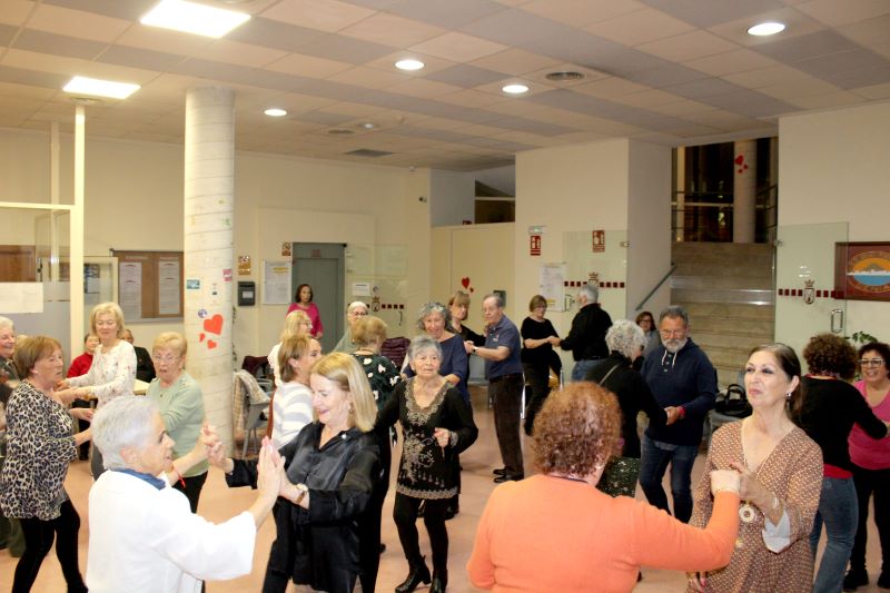 Gran éxito de participación de la masterclass de baile para personas mayores por San Valentín