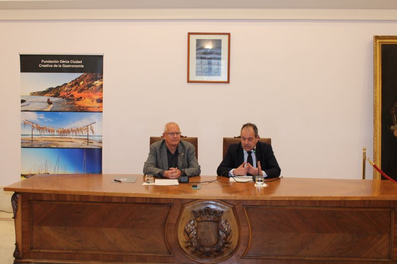La Cámara de Comercio de Alicante sella su alianza con el Dénia Festival de les Humanitats y...