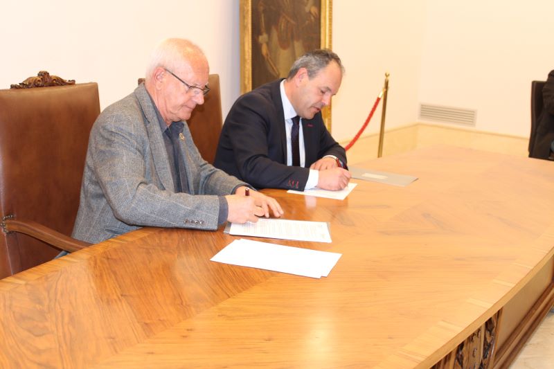 La Cámara de Comercio de Alicante sella su alianza con el Dénia Festival de les Humanitats y...