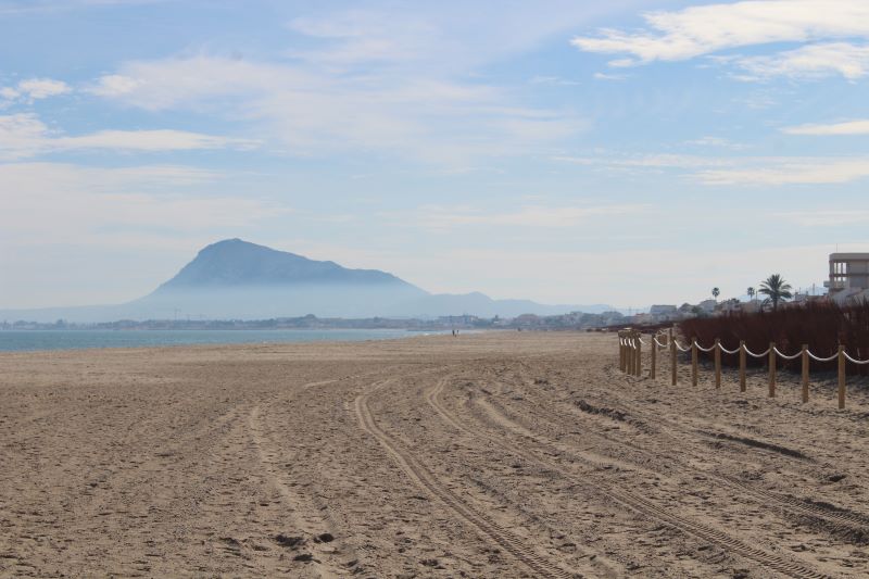 Dénia trau a licitació de l'explotació dels servicis de temporada de platges