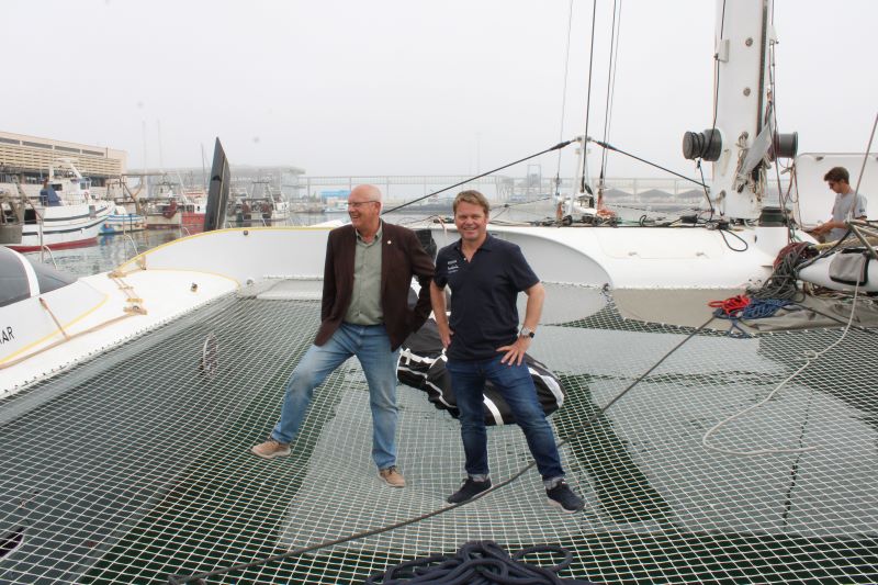 L'alcalde Dénia ha visitat el vaixell “Victoria” del navegant Alex Pella