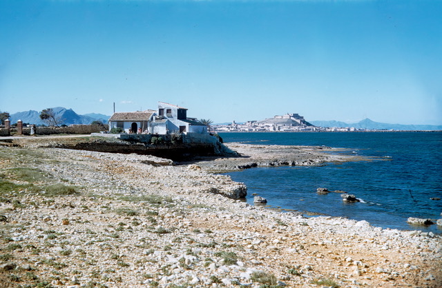 La Casa de la Cultura exhibix una galeria de fotografies inèdites de la Dénia dels anys 50