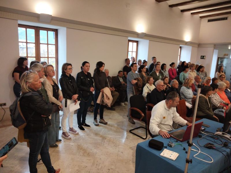 El Ajuntament solicita a la Generalitat que paralice los recortes de la Escuela Oficial de Idiomas de Dénia 