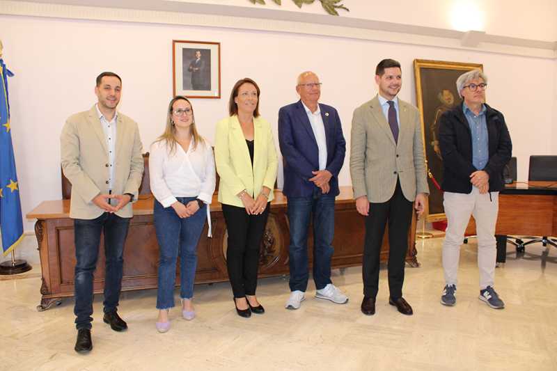Alcaldes y alcaldesas de la Marina y la Safor se unen para reivindicar la conexión ferroviar...