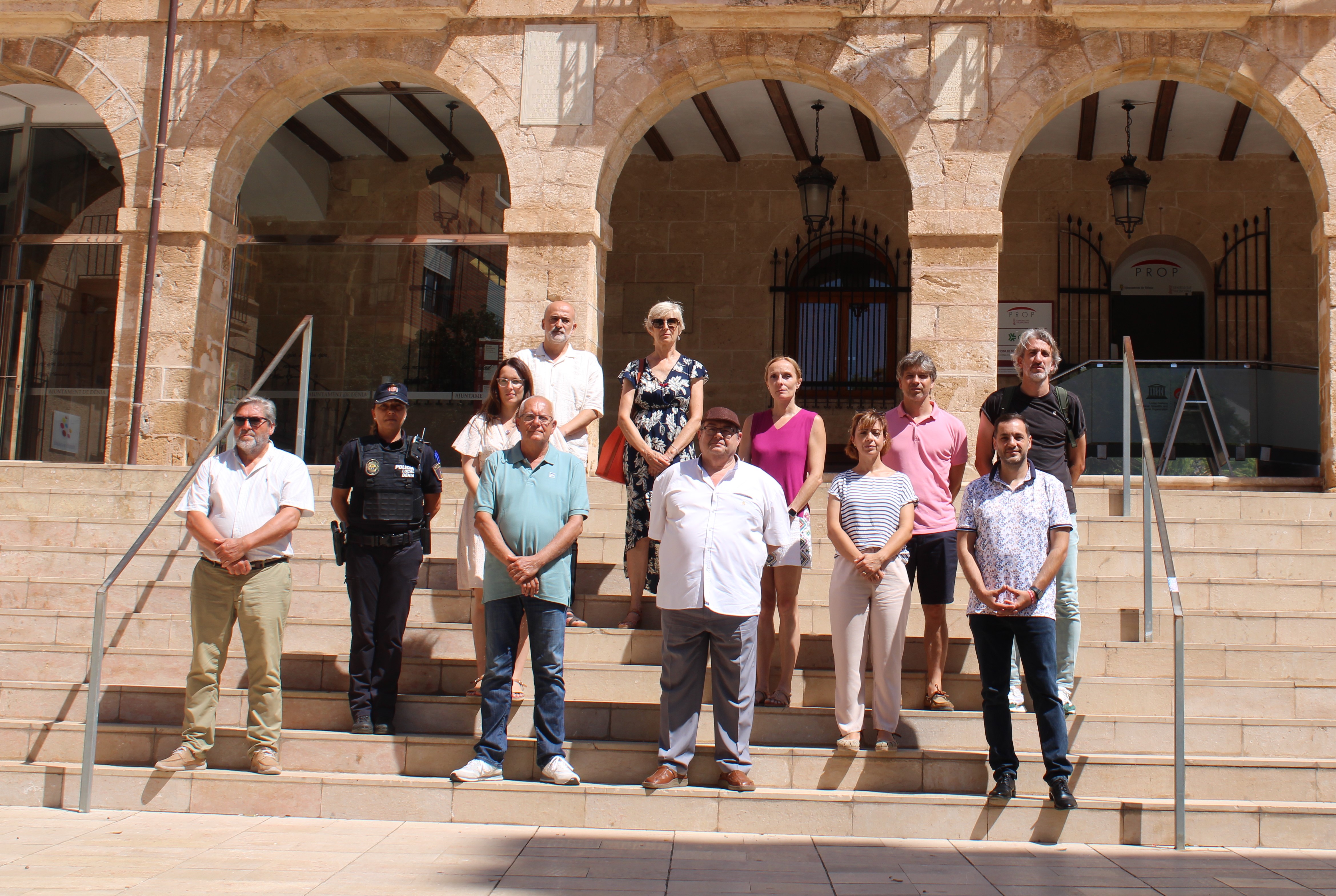 El Ajuntament de Dénia guarda un minuto de silencio en memoria de las últimas víctimas de vi...