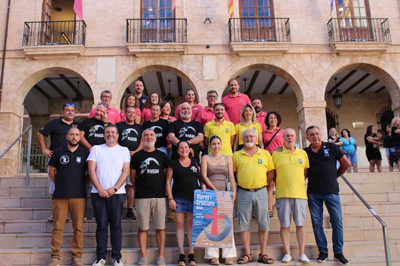 Luis Villó i Laura Covisa posen veu i imatge a la festa de Moros i Cristians de Dénia 2024