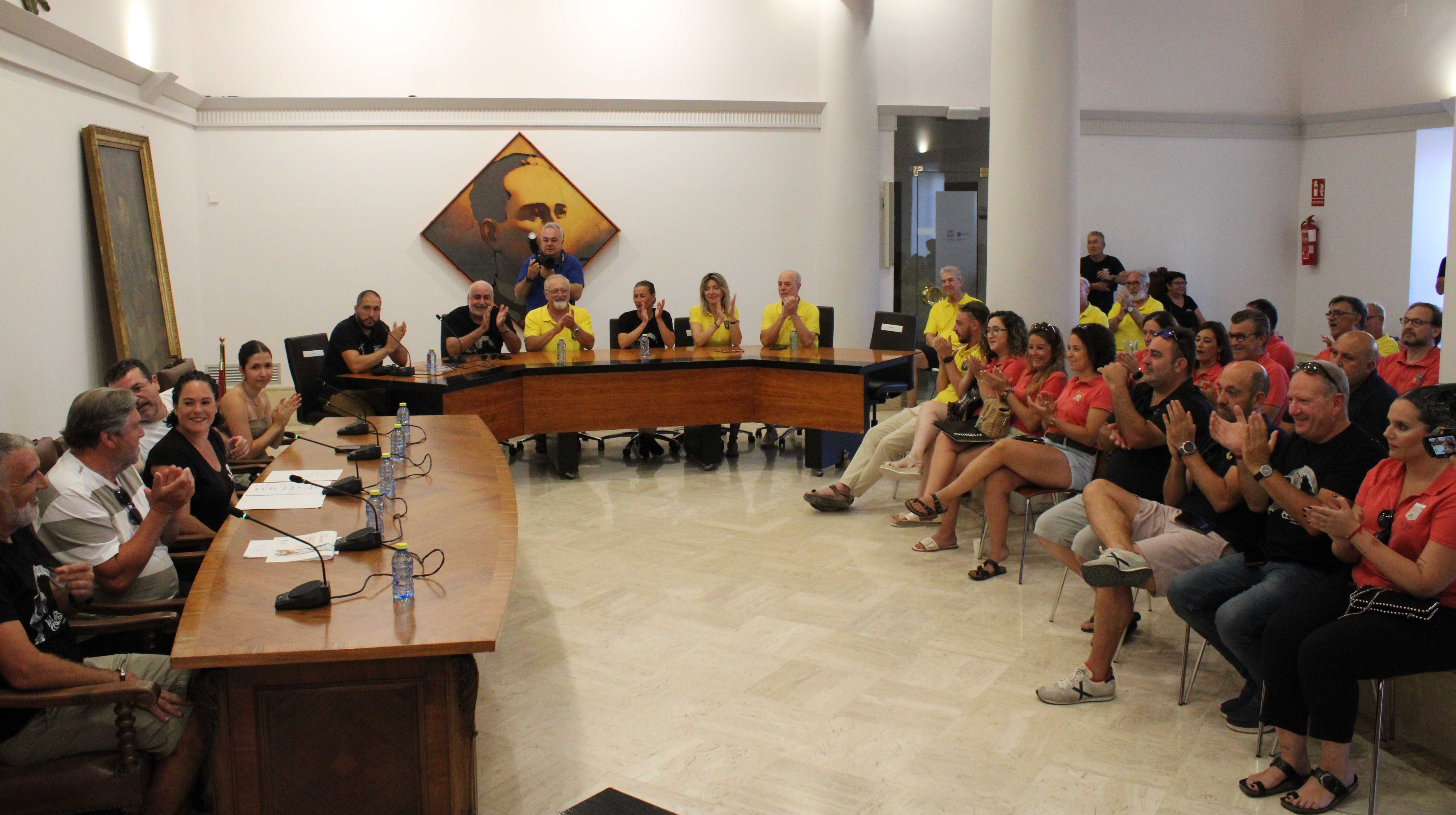 Luis Villó i Laura Covisa posen veu i imatge a la festa de Moros i Cristians de Dénia 2024
