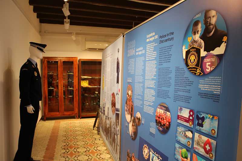  
Una exposición recorre la historia de la Policía Local de Dénia desde su creación en 1873 