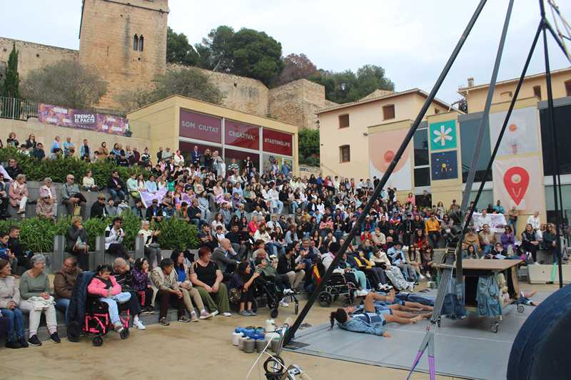 El manifest del 25N fa una crida a no guardar silenci davant la violència de gènere i afirma...