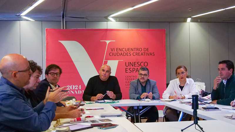 Tècnics de les Ciutats Creatives en una reunió de treball
