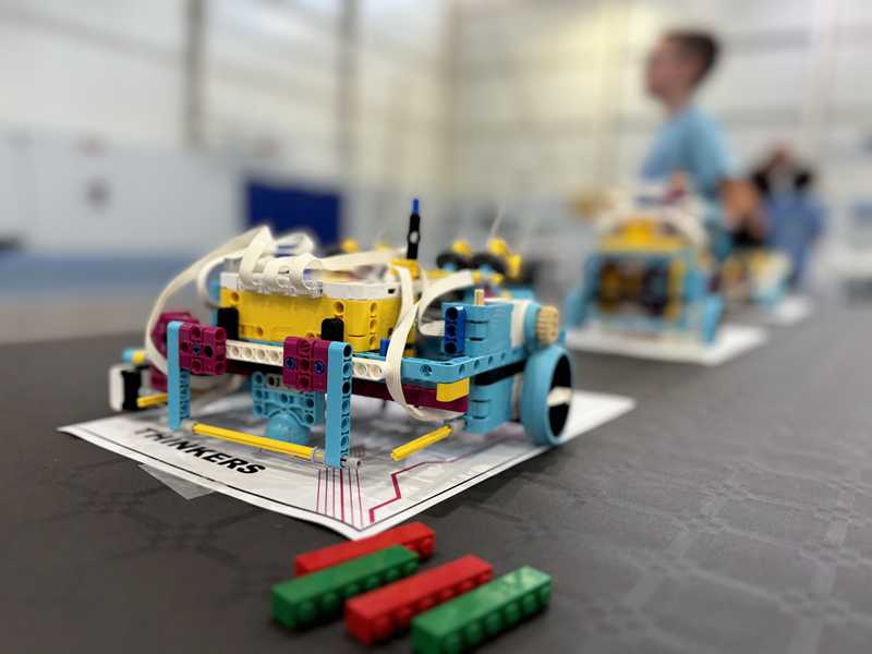 Dénia impulsa la robòtica educativa amb un taller previ a la World Robot Olympiad