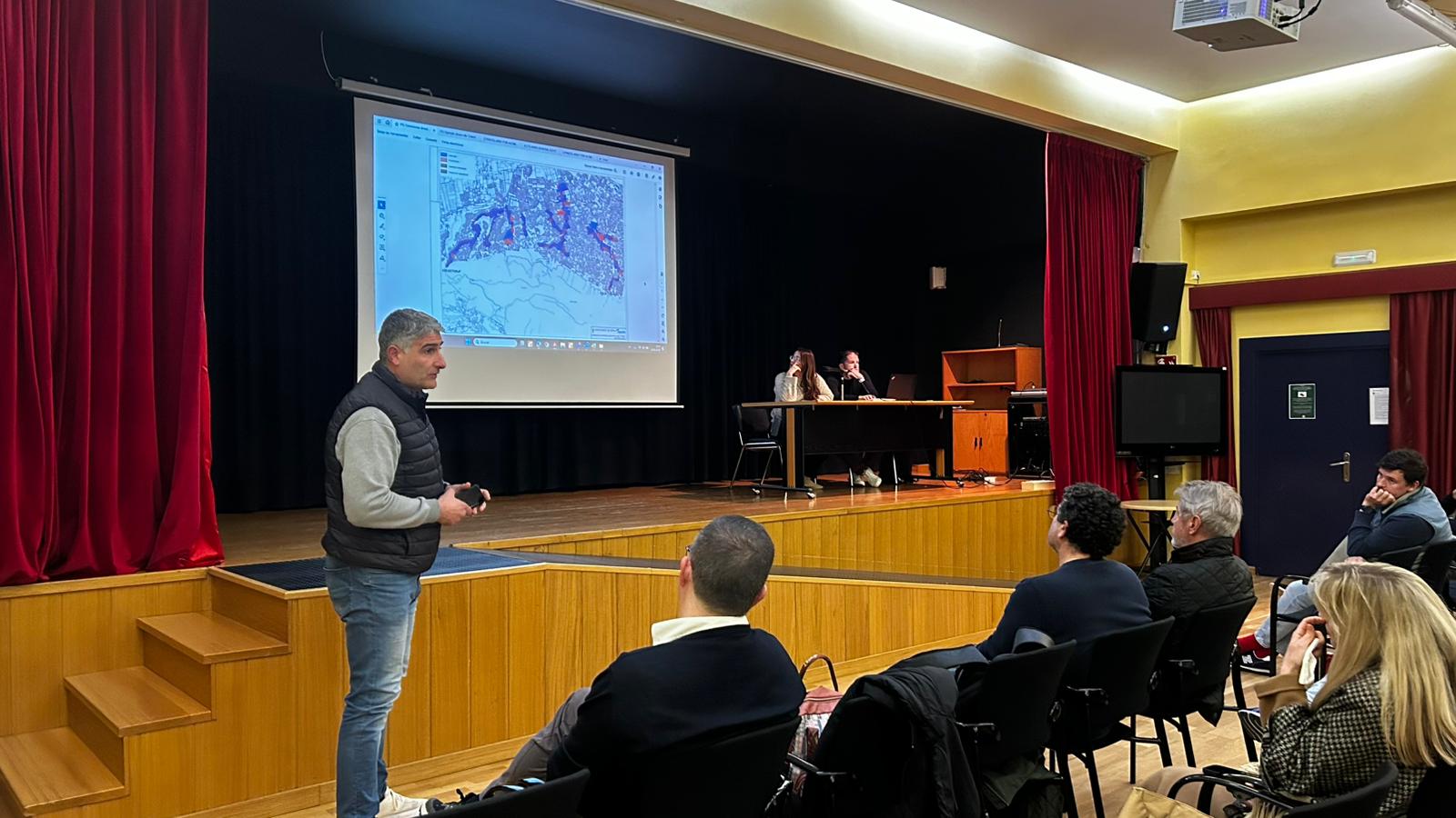 Reunió amb el veïnat del Montgó sobre la connexió a la xarxa de clavegueram