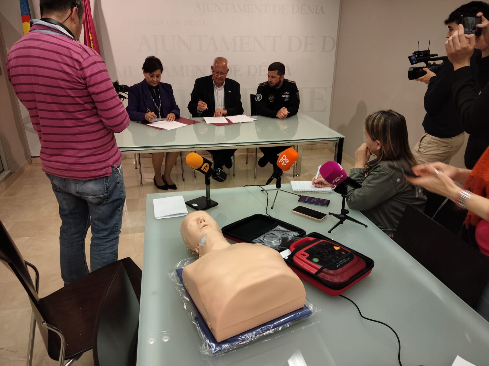 Conveni de col·laboració entre l’HCB Dénia i l'Ajuntament de Dénia per a la formació en ...