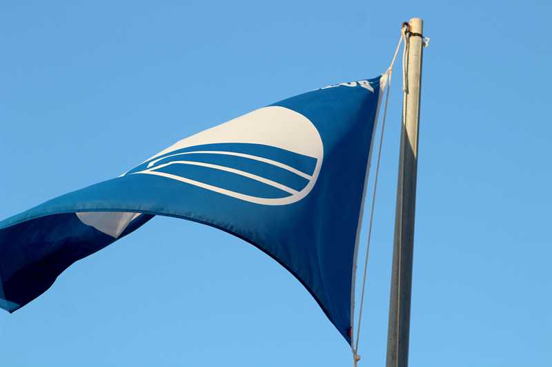  Dénia obtiene este año bandera azul para la Punta Negra y suma siete playas con distintivo 