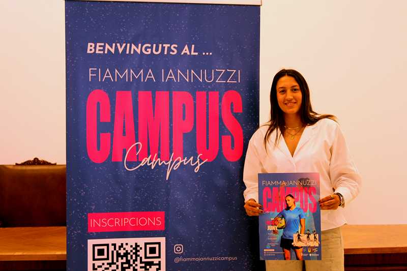  Dénia organiza un campus mixto de fútbol con la jugadora profesional Fiamma Iannuzzi 