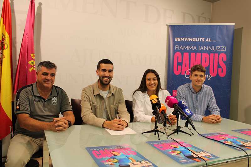  Dénia organiza un campus mixto de fútbol con la jugadora profesional Fiamma Iannuzzi 