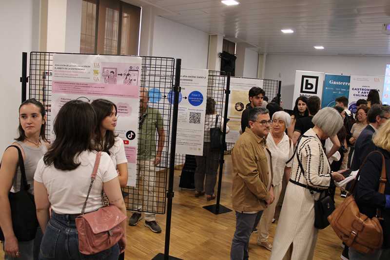Foto L’alumnat de 3r curs del grau de Gastronomia i Arts Culinàries de la UA presenta a Dénia els...