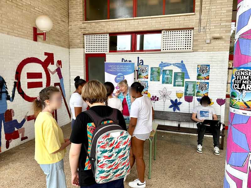  
El alumnado de los institutos de Dénia muestra un nivel alto de concienciación sobre los efectos nocivos del tabaco y los vapers y actitud crítica frente al consumo 