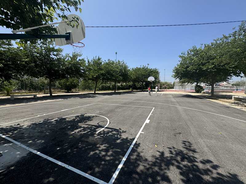  Dénia estrena la segunda pista de fútbol renovada y una cancha de baloncesto 3x3 de uso libre en Madrigueres 